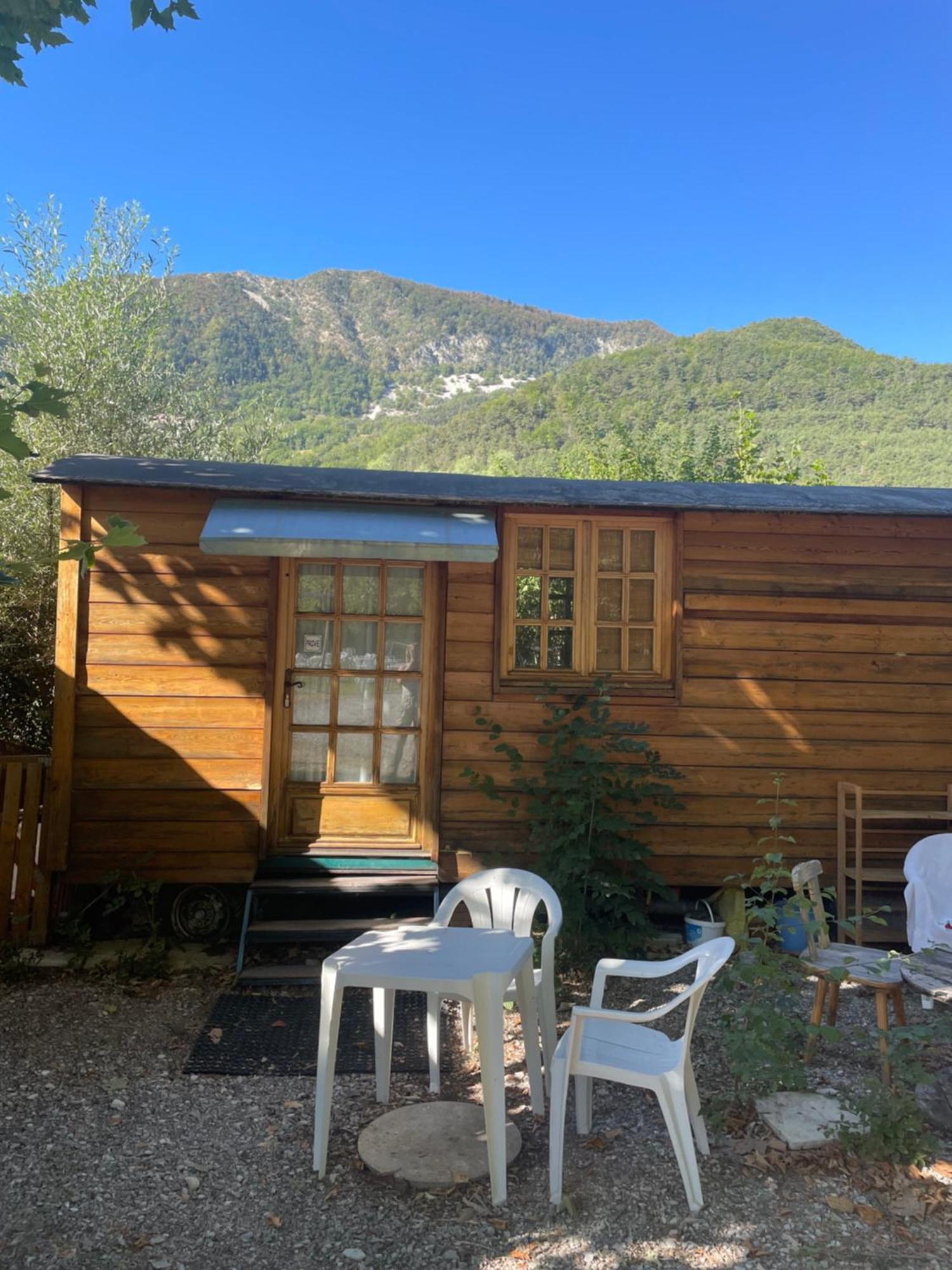 Hotel La Roulotte Chez Camille Veynes Exteriér fotografie